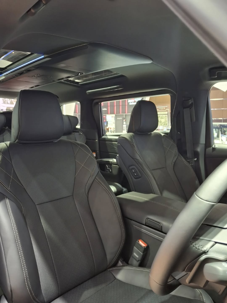 Tampilan Kursi Pengemudi Leather Seat dengan Jahitan Presisi