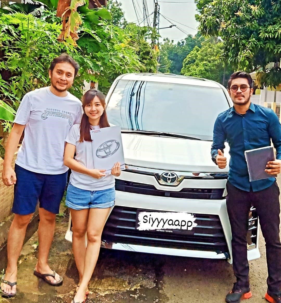 Background Serah Terima Toyota Voxy