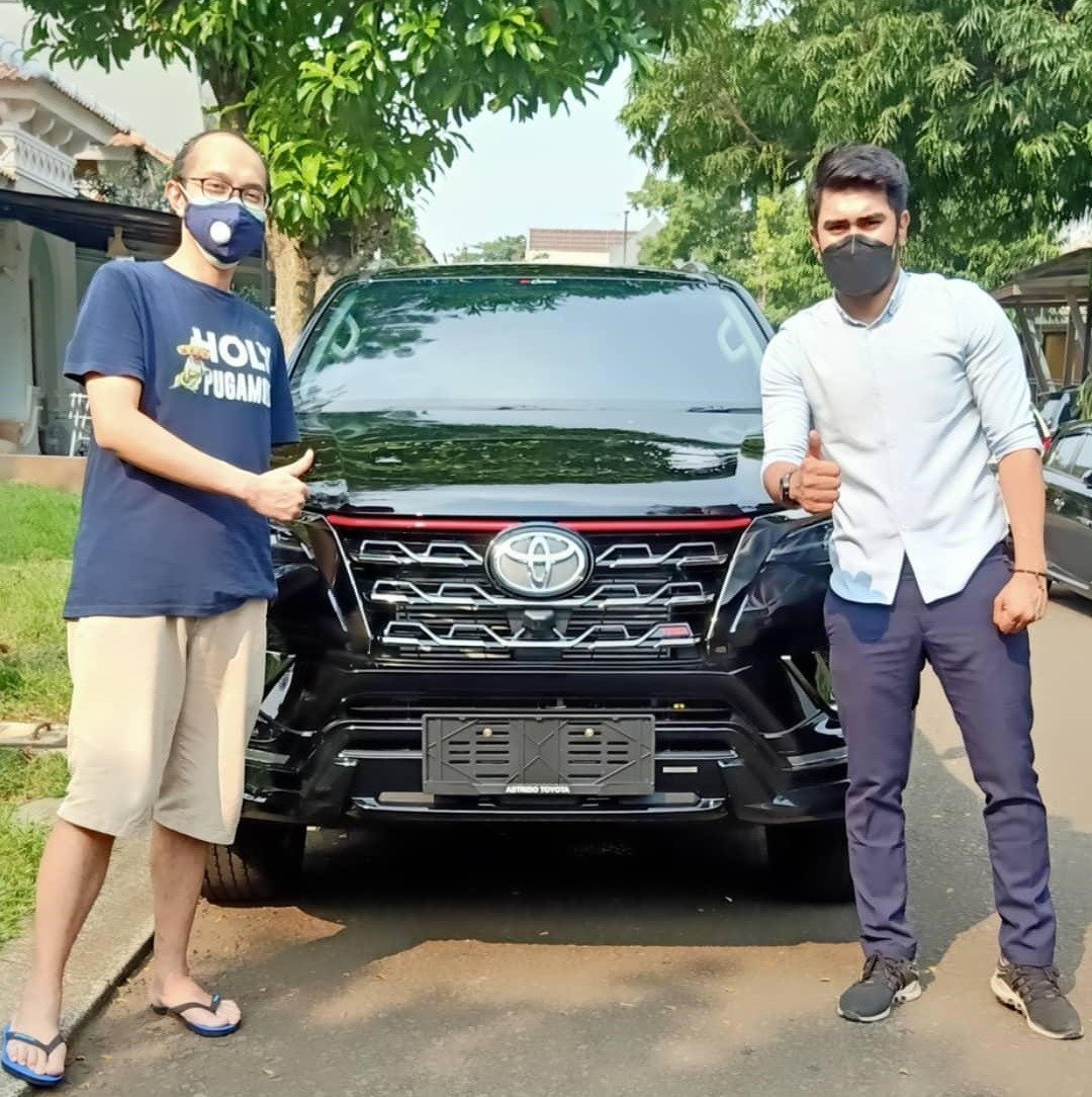 Background Serah Terima Toyota Yaris Cross