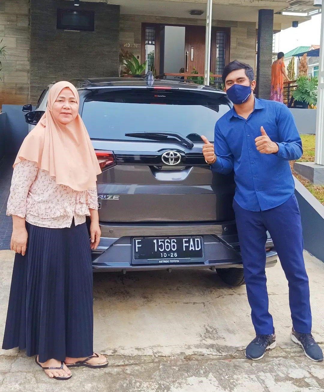 Background Pengiriman Toyota Hiace Premio